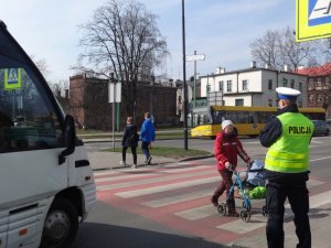 Działania zabrzańskiej drogówki z Kabaretem Młodych Panów w ramach kampanii społecznej &quot;Bądź uprzejmy&quot;