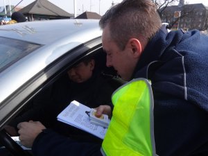 Działania zabrzańskiej drogówki z Kabaretem Młodych Panów w ramach kampanii społecznej &quot;Bądź uprzejmy&quot;