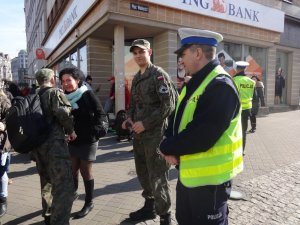 Działania zabrzańskiej drogówki z Kabaretem Młodych Panów w ramach kampanii społecznej &quot;Bądź uprzejmy&quot;