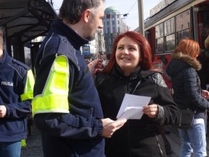 Działania zabrzańskiej drogówki z Kabaretem Młodych Panów w ramach kampanii społecznej &quot;Bądź uprzejmy&quot;