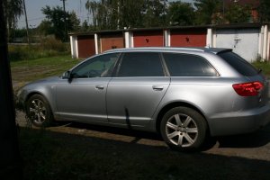 Odzyskane przez zabrzańskich policjantów Audi A6 Ouattro