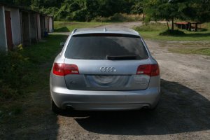 Odzyskane przez zabrzańskich policjantów Audi A6 Ouattro