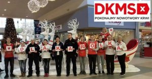 Zabrzańscy dzielnicowi podczas akcji DKMS pozyskujących nowych potencjalnych dawców szpiku