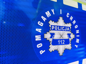 Logo policji z napisem pomagamy i chronimy