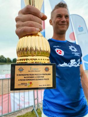 Zastępca Komendanta Komisariatu I Policji w Zabrzu asp.szt. Jordan Kowalczyk podczas VI Mistrzostw Polski Policjantów w Triathlonie.