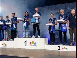 na zdjęciu aspirant sztabowy Jordan Kowalczyk na podium