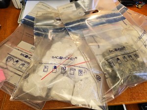 na zdjęciu zabezpieczone narkotyki