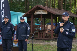 Moment oficjalnego zakończenia zawodów przez Pierwszego Zastępcę Komendanta Wojewódzkiego Policji w Katowicach