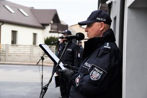 Na zdjęciu widoczny Koemndant Powiatowy Policji w Zawierciu inspektor Jacek Kurdybelski, podczas powitania gości.