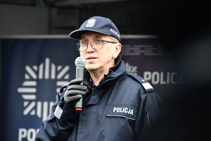 Komendant Wojewódzki Policji w Katowicach nadinsp. Roman Rabsztym podczas przemówienia.