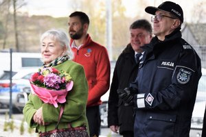 Goście i Komendant Wojewódzki Policji w Katowicach po uroczystości.