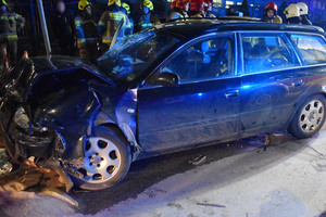 Na zdjęciu widoczny uszkodzony samochód, który brał udział w zdarzeniu drogowym.