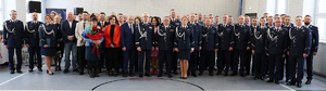 Zdjęcie grupowe policjantów oraz zaproszonych gości.