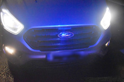 Na zdjęciu widoczny przód samochodu.