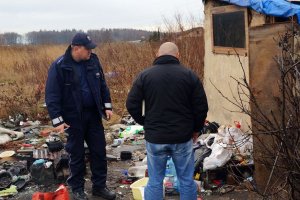 Policjanci podczas akcji liczenia bezdomnych