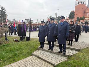 Na zdjęciach widać przebieg uroczystości poświęconej odsłonięciu pamiątkowej tablicy.Na zdjęciach widać przebieg uroczystości poświęconej odsłonięciu pamiątkowej tablicy.