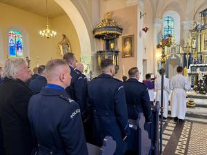 Na zdjęciach widać przebieg uroczystości poświęconej odsłonięciu pamiątkowej tablicy.Na zdjęciach widać przebieg uroczystości poświęconej odsłonięciu pamiątkowej tablicy.