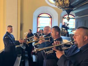 Na zdjęciach widać przebieg uroczystości poświęconej odsłonięciu pamiątkowej tablicy.Na zdjęciach widać przebieg uroczystości poświęconej odsłonięciu pamiątkowej tablicy.