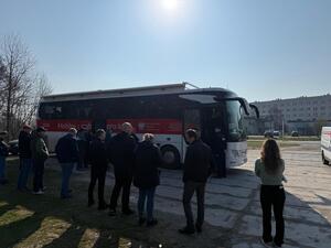 Na zdjęciu widać policjantów oraz uczestników akcji krwiodawstwa.