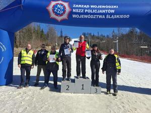 zdjęcie kolorowe osoby na podium