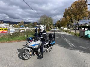 policjanci na motocyklach