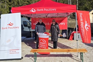 Zdjęcie przedstawia uczestników siódmych wojewódzkich mistrzostw policji w narciarstwie alpejskim