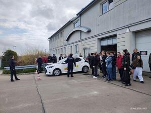 Zdjęcie przedstawia uczestników Młodzieżowego Turnieju Motoryzacyjnego