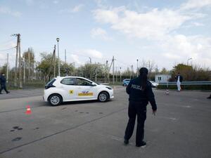 Zdjęcie przedstawia uczestników Młodzieżowego Turnieju Motoryzacyjnego