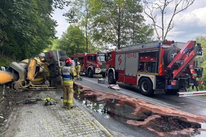 Miejsce tragicznego wypadku drogowego, w którym śmierć na miejscu poniósł kierujący samochodem ciężarowym i rowerzystka