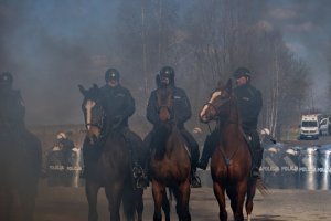 Ćwiczenia Policji Konnej i mundurowych z katowickiego oddziału prewencji