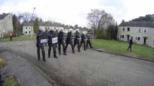 Policjanci w trakcie ćwiczeń.