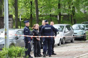 zdjęcie przedstawia umundurowanych policjantów z Polski rozmawiających z policjantami z Niemiec